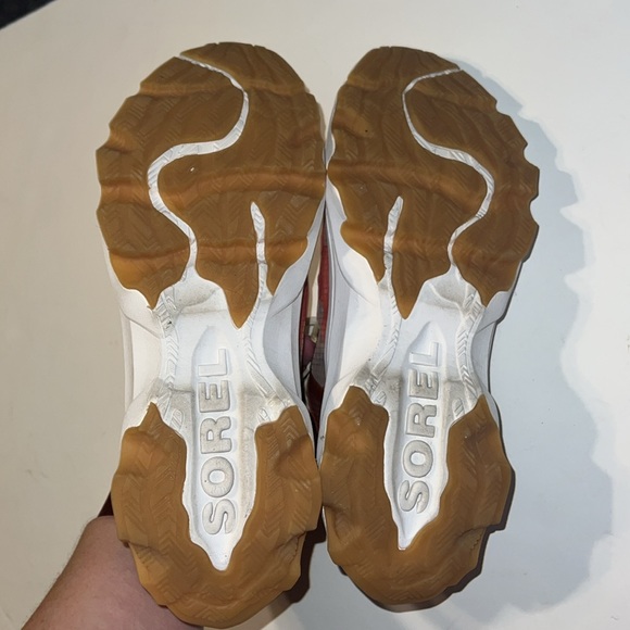 Sorel Kinetic Sneakers EUC 9 - Picture 9 of 17